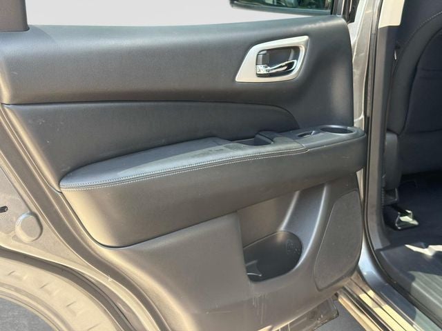 2020 Nissan Pathfinder SV