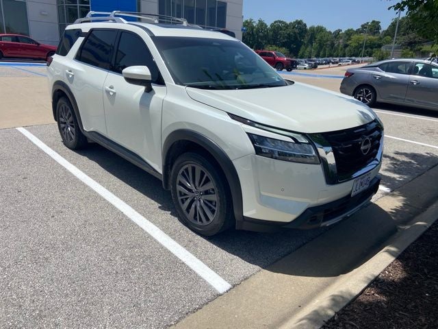 2023 Nissan Pathfinder SL
