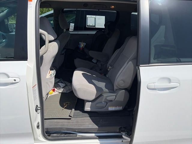 2015 Toyota Sienna LE 8 Passenger