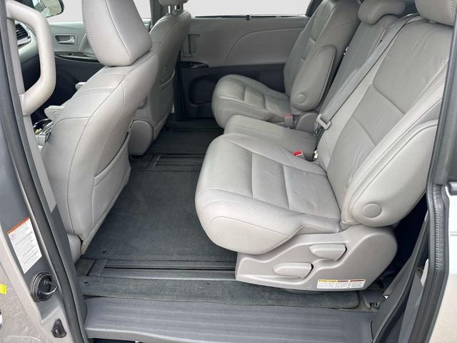2017 Toyota Sienna XLE 8 Passenger