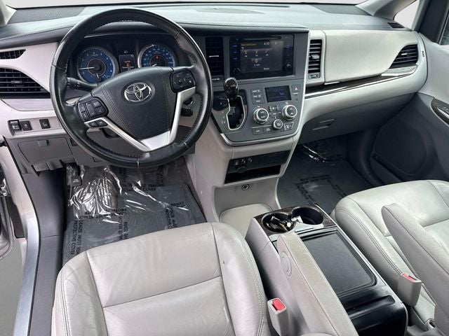 2017 Toyota Sienna XLE 8 Passenger