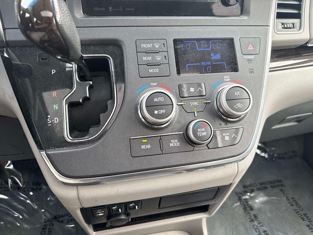 2017 Toyota Sienna XLE 8 Passenger