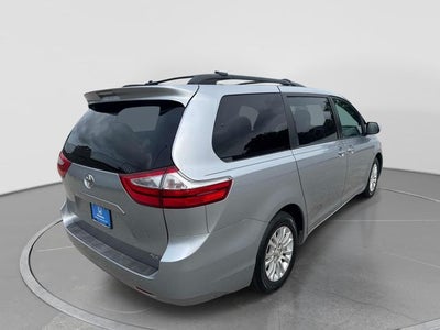 2017 Toyota Sienna XLE 8 Passenger