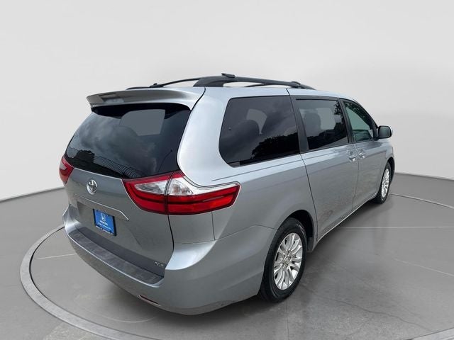 2017 Toyota Sienna XLE 8 Passenger