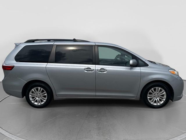 2017 Toyota Sienna XLE 8 Passenger