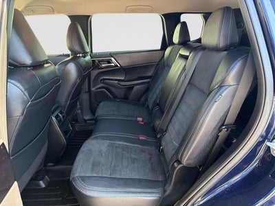 2023 Mitsubishi Outlander SE