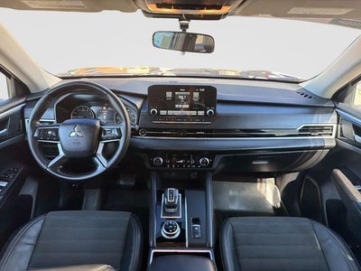 2023 Mitsubishi Outlander SE