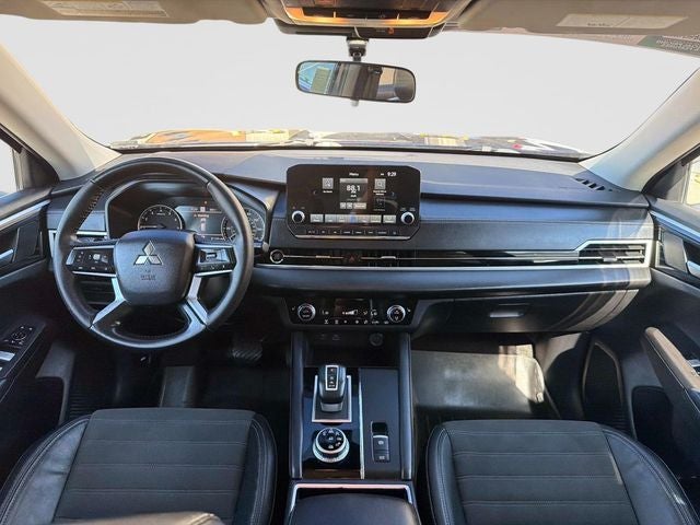 2023 Mitsubishi Outlander SE