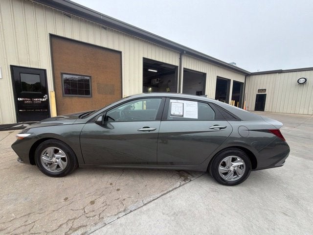 2024 Hyundai Elantra SE