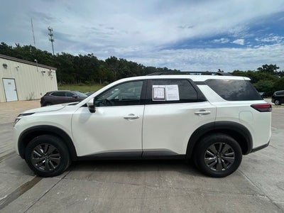 2024 Nissan Pathfinder SV