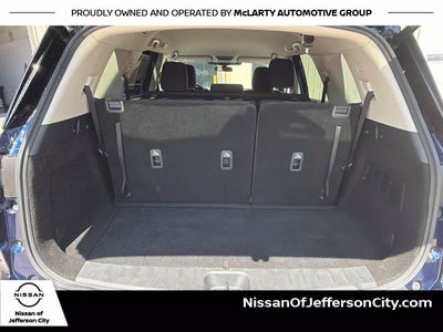 2025 Nissan Pathfinder SV