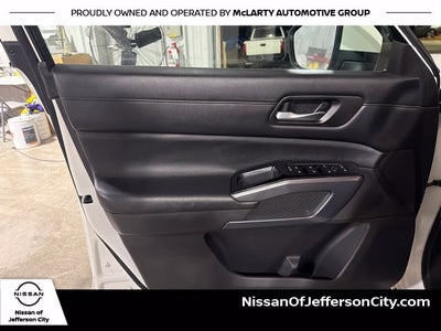 2022 Nissan Pathfinder SL