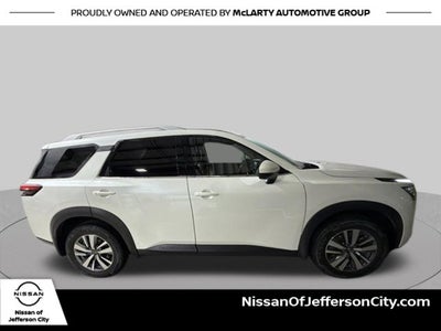 2022 Nissan Pathfinder SL