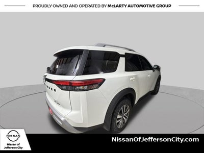 2022 Nissan Pathfinder SL