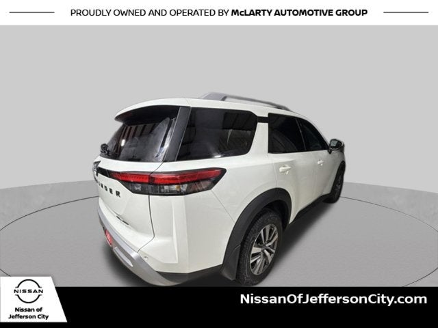 2022 Nissan Pathfinder SL