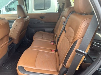 2025 Nissan Pathfinder Platinum
