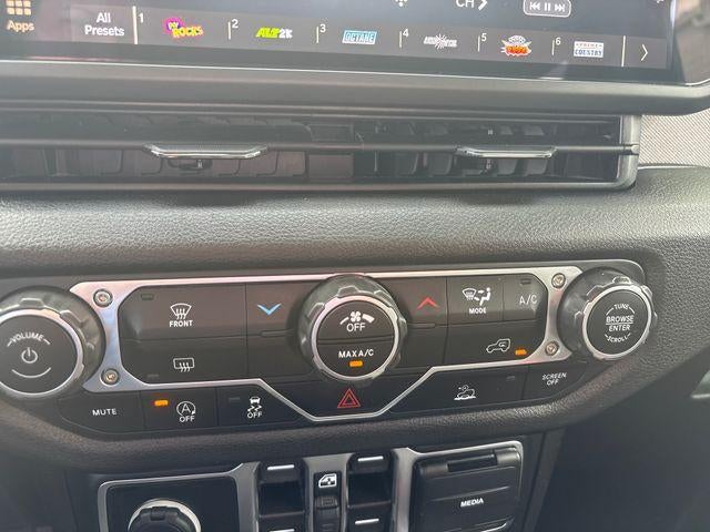 2025 Jeep Gladiator Nighthawk 4x4 *Ltd Avail*