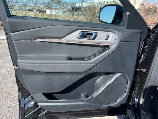 2025 Ford Explorer Active 4WD