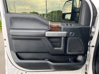 2017 Ford Super Duty F-450 DRW Platinum 4WD Crew Cab 8' Box