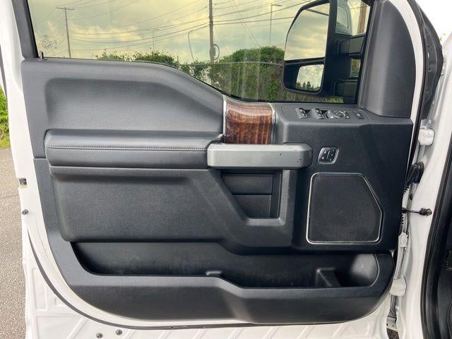 2017 Ford Super Duty F-450 DRW Platinum 4WD Crew Cab 8' Box