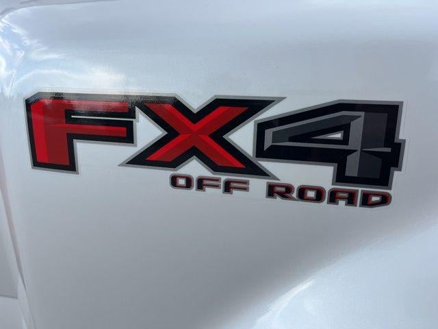 2017 Ford Super Duty F-450 DRW Platinum 4WD Crew Cab 8' Box