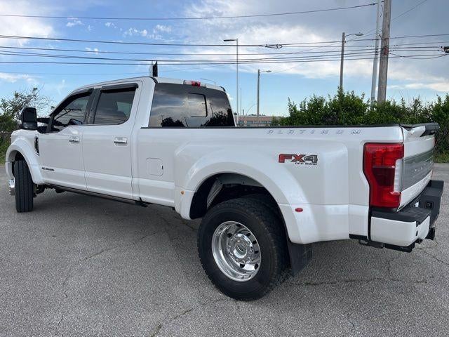 2017 Ford Super Duty F-450 DRW Platinum 4WD Crew Cab 8' Box