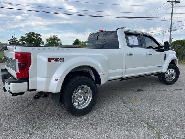 2017 Ford Super Duty F-450 DRW Platinum 4WD Crew Cab 8' Box