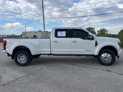 2017 Ford Super Duty F-450 DRW Platinum 4WD Crew Cab 8' Box