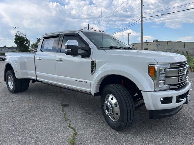 2017 Ford Super Duty F-450 DRW Platinum 4WD Crew Cab 8' Box