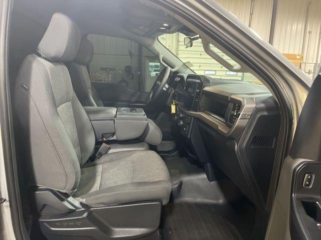 2025 Ford F-150 XL 4WD Reg Cab 8' Box