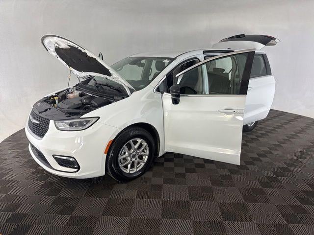 2024 Chrysler Pacifica Touring L FWD