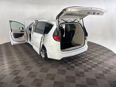 2024 Chrysler Pacifica Touring L FWD