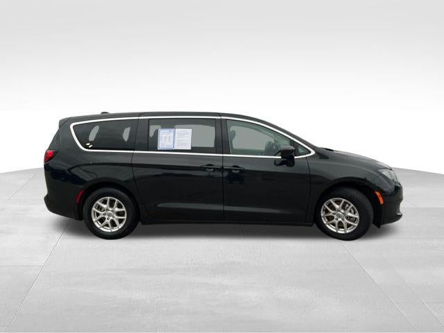 2023 Chrysler Voyager LX FWD
