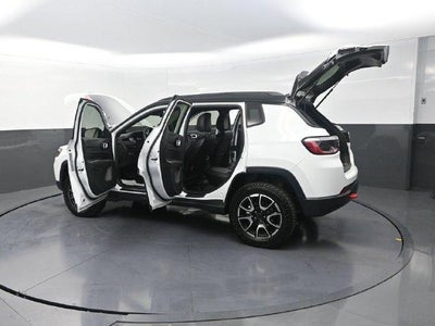 2026 Jeep Compass Trailhawk 4x4 *Ltd Avail*