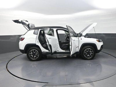 2026 Jeep Compass Trailhawk 4x4 *Ltd Avail*