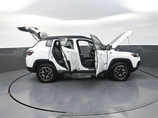 2026 Jeep Compass Trailhawk 4x4 *Ltd Avail*