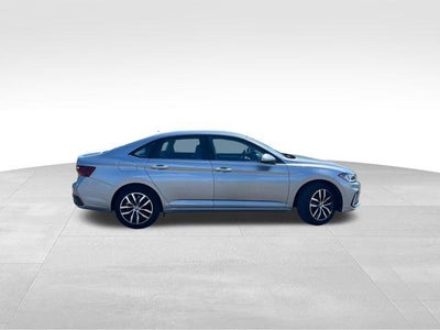 2025 Volkswagen Jetta SE Auto