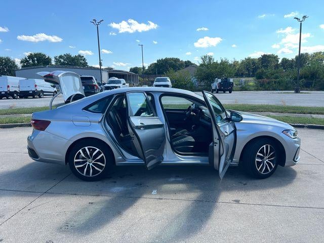 2025 Volkswagen Jetta SE Auto