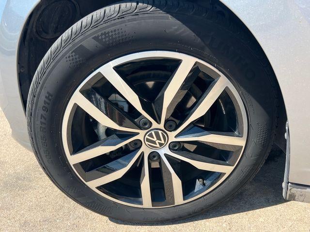 2025 Volkswagen Jetta SE Auto