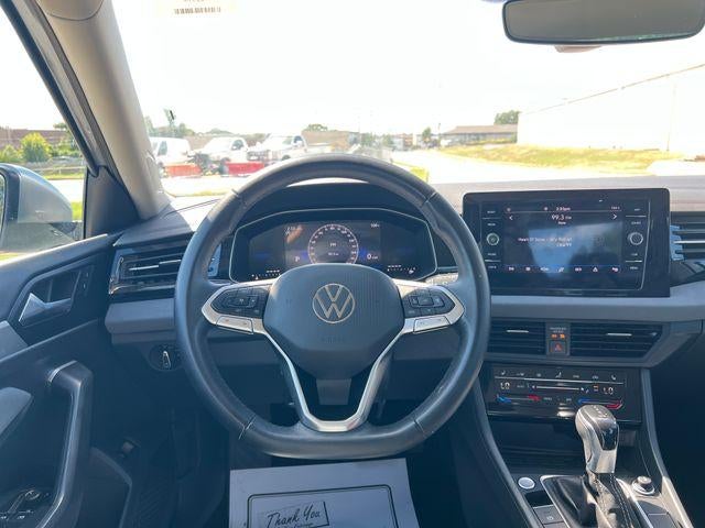 2025 Volkswagen Jetta SE Auto