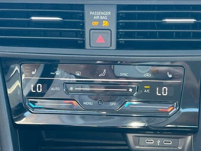 2025 Volkswagen Jetta SE Auto