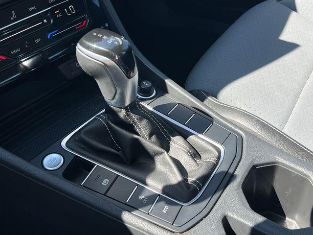 2025 Volkswagen Jetta SE Auto
