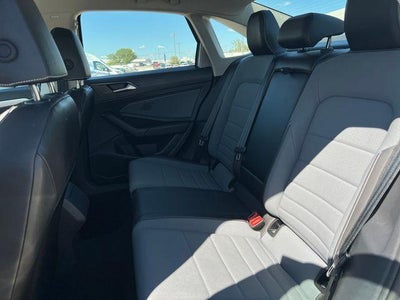 2025 Volkswagen Jetta SE Auto