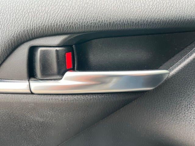 2019 Toyota Camry LE Auto (SE)