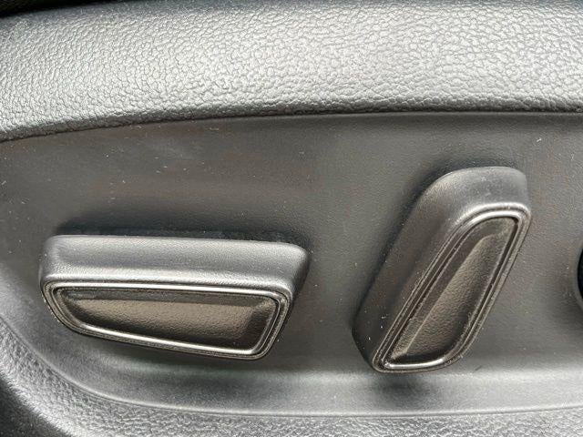 2019 Toyota Camry LE Auto (SE)