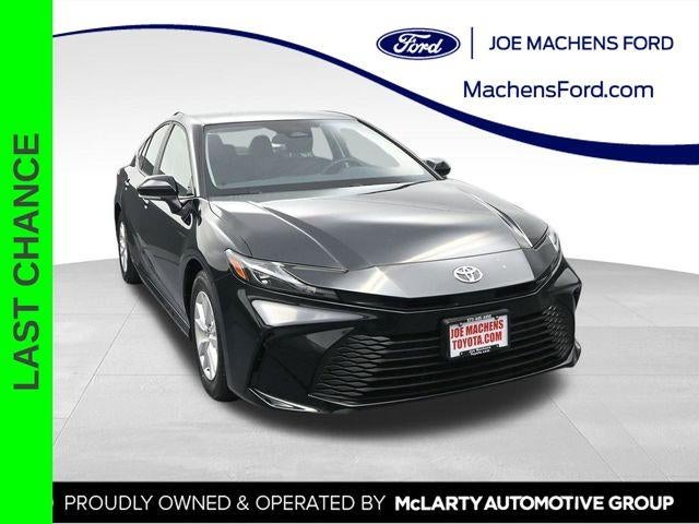 2025 Toyota Camry LE (SE)