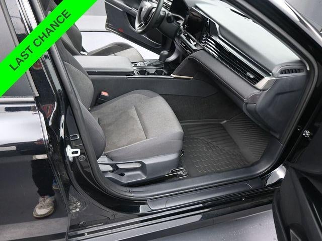 2025 Toyota Camry LE (SE)