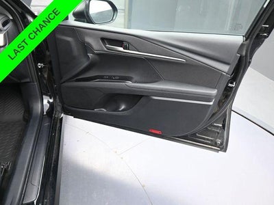 2025 Toyota Camry LE (SE)