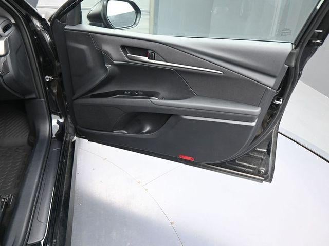 2025 Toyota Camry LE (SE)