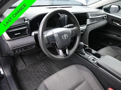 2025 Toyota Camry LE (SE)